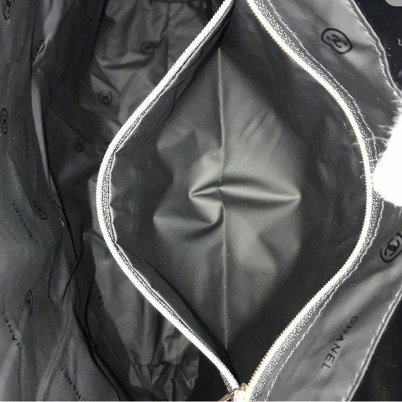 Authentic Chanel hand bag tote - Picture 12 of 16